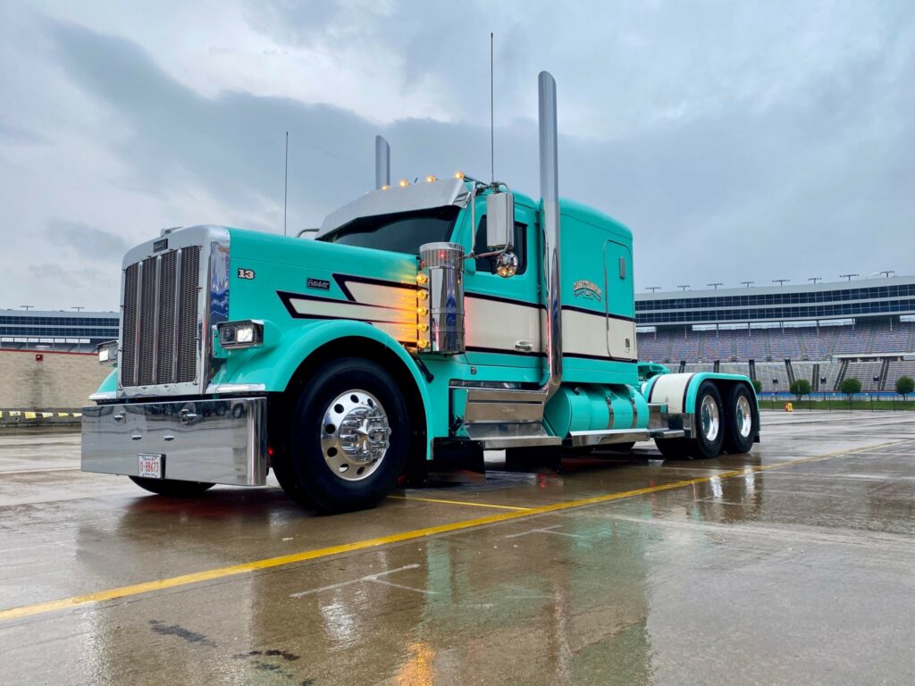 Picture of a 2024 Peterbilt