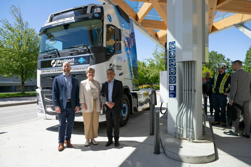 dignitaries at hydrogen fueling site